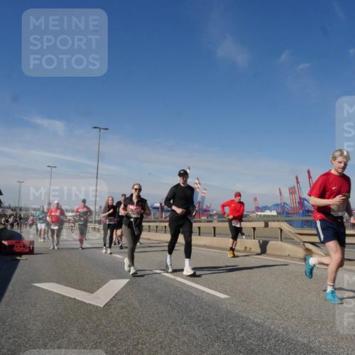 03.10.2025 - Köhlbrandbrückenlauf Matties Gatica Varas http://msf.ph/oto/8992905 03.10.2025 12:45:15 Position 2  meine-sportfotos.de