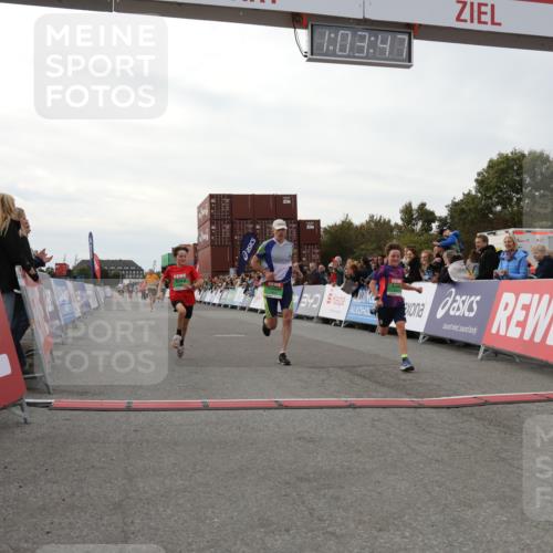 03.10.2025 - Köhlbrandbrückenlauf Yannick Fuchs http://msf.ph/oto/8992908 03.10.2025 16:03:45 Ziel 7409, 8980, 8981, 9484, 9730 meine-sportfotos.de