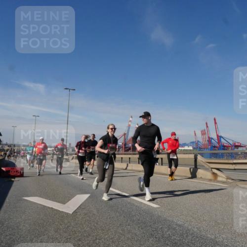 03.10.2025 - Köhlbrandbrückenlauf Matties Gatica Varas http://msf.ph/oto/8992910 03.10.2025 12:45:15 Position 2  meine-sportfotos.de