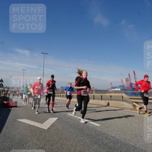 03.10.2025 - Köhlbrandbrückenlauf Matties Gatica Varas http://msf.ph/oto/8992926 03.10.2025 12:45:17 Position 2  meine-sportfotos.de