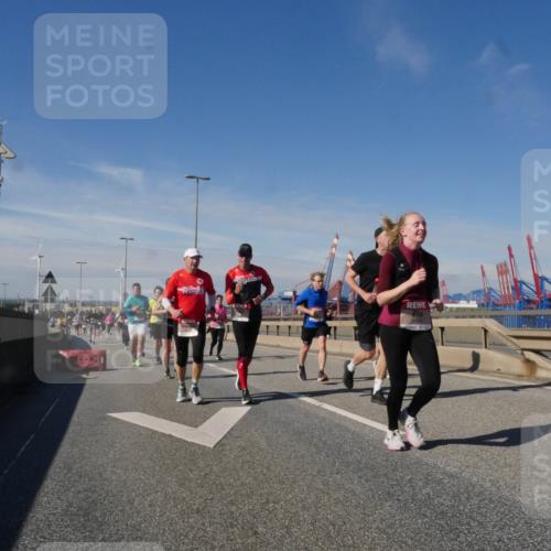 03.10.2025 - Köhlbrandbrückenlauf Matties Gatica Varas http://msf.ph/oto/8992930 03.10.2025 12:45:17 Position 2  meine-sportfotos.de