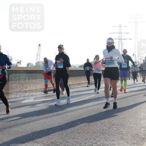 03.10.2025 - Köhlbrandbrückenlauf Luisa Fischer http://msf.ph/oto/8992937 03.10.2025 10:18:47 Position 3 2079, 1747, 3723 meine-sportfotos.de