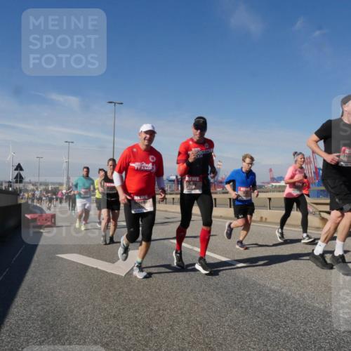 03.10.2025 - Köhlbrandbrückenlauf Matties Gatica Varas http://msf.ph/oto/8992938 03.10.2025 12:45:18 Position 2 649 meine-sportfotos.de