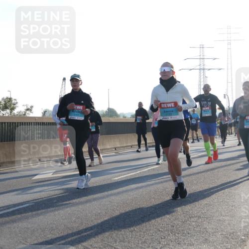 03.10.2025 - Köhlbrandbrückenlauf Luisa Fischer http://msf.ph/oto/8992940 03.10.2025 10:18:48 Position 3 2079, 1747, 3723 meine-sportfotos.de