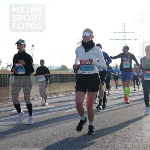 03.10.2025 - Köhlbrandbrückenlauf Luisa Fischer http://msf.ph/oto/8992945 03.10.2025 10:18:48 Position 3 747, 3723, 2678 meine-sportfotos.de