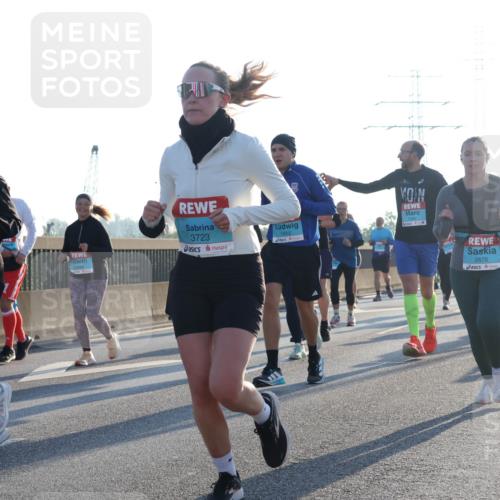 03.10.2025 - Köhlbrandbrückenlauf Luisa Fischer http://msf.ph/oto/8992949 03.10.2025 10:18:48 Position 3 1747, 3723, 1952, 2678 meine-sportfotos.de