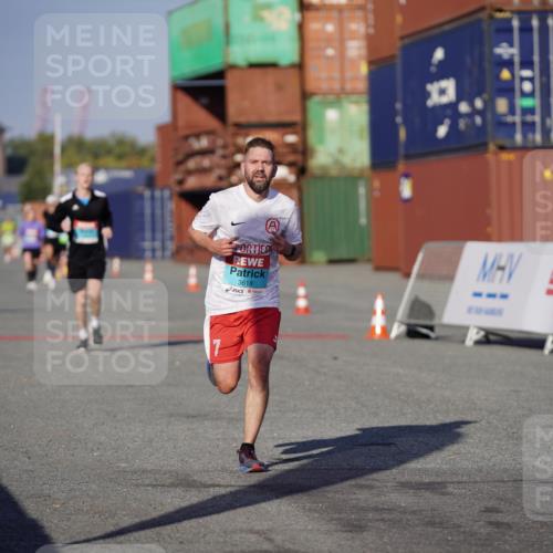 03.10.2025 - Köhlbrandbrückenlauf Michael Burmester http://msf.ph/oto/8992951 03.10.2025 09:53:08 Ziel 1029, 3618 meine-sportfotos.de
