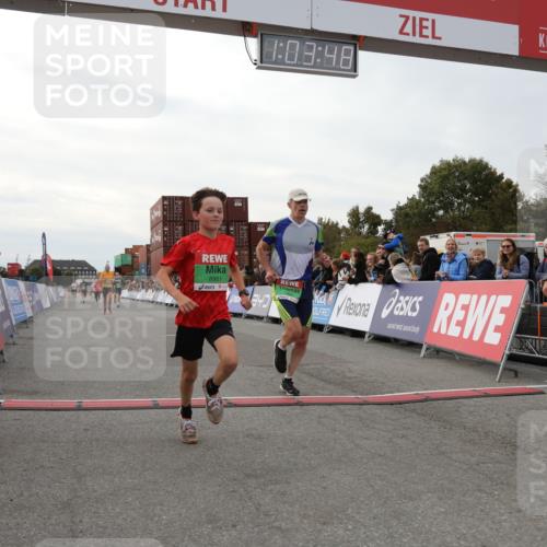 03.10.2025 - Köhlbrandbrückenlauf Yannick Fuchs http://msf.ph/oto/8992955 03.10.2025 16:03:46 Ziel 7409, 8980, 8981, 9405, 9730, 9746 meine-sportfotos.de