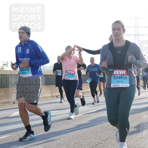 03.10.2025 - Köhlbrandbrückenlauf Luisa Fischer http://msf.ph/oto/8992959 03.10.2025 10:18:49 Position 3 33, 1672, 2678, 1952, 1795 meine-sportfotos.de