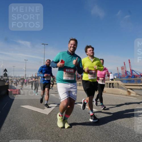 03.10.2025 - Köhlbrandbrückenlauf Matties Gatica Varas http://msf.ph/oto/8992960 03.10.2025 12:45:21 Position 2 5902, 5908, 47 meine-sportfotos.de