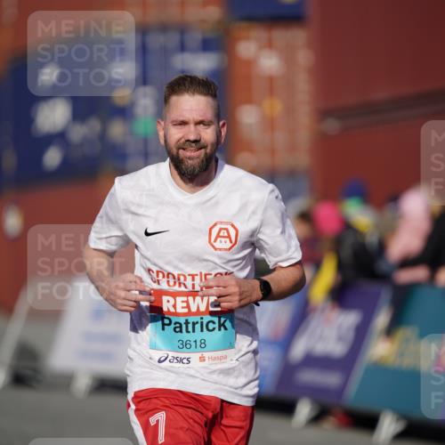 03.10.2025 - Köhlbrandbrückenlauf Michael Burmester http://msf.ph/oto/8992966 03.10.2025 09:53:09 Ziel 1029, 3618 meine-sportfotos.de
