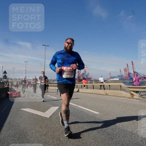 03.10.2025 - Köhlbrandbrückenlauf Matties Gatica Varas http://msf.ph/oto/8992969 03.10.2025 12:45:22 Position 2 4501 meine-sportfotos.de