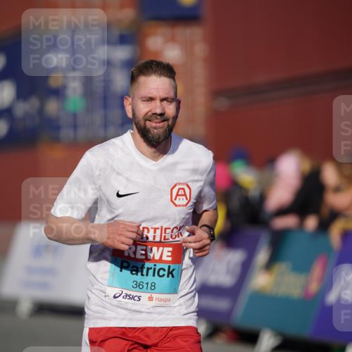03.10.2025 - Köhlbrandbrückenlauf Michael Burmester http://msf.ph/oto/8992972 03.10.2025 09:53:09 Ziel 1029, 3618 meine-sportfotos.de
