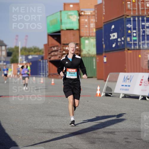 03.10.2025 - Köhlbrandbrückenlauf Michael Burmester http://msf.ph/oto/8992976 03.10.2025 09:53:11 Ziel 1029, 3618 meine-sportfotos.de
