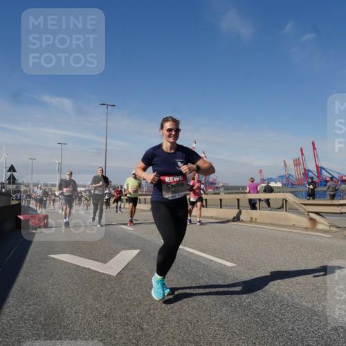 03.10.2025 - Köhlbrandbrückenlauf Matties Gatica Varas http://msf.ph/oto/8992990 03.10.2025 12:45:24 Position 2 4671 meine-sportfotos.de