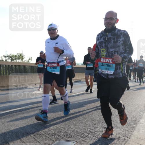 03.10.2025 - Köhlbrandbrückenlauf Luisa Fischer http://msf.ph/oto/8992991 03.10.2025 10:18:53 Position 3 2929, 1669 meine-sportfotos.de