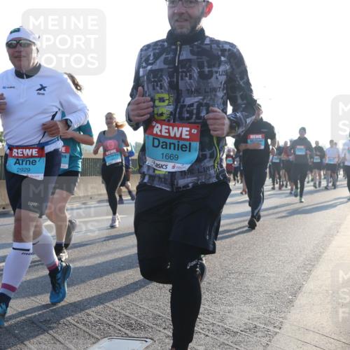 03.10.2025 - Köhlbrandbrückenlauf Luisa Fischer http://msf.ph/oto/8992995 03.10.2025 10:18:53 Position 3 2929, 1669 meine-sportfotos.de