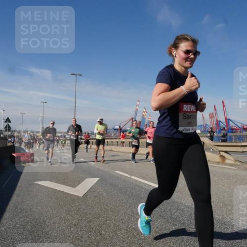 03.10.2025 - Köhlbrandbrückenlauf Matties Gatica Varas http://msf.ph/oto/8992996 03.10.2025 12:45:25 Position 2 2, 4671 meine-sportfotos.de