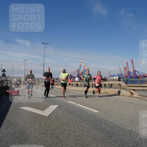 03.10.2025 - Köhlbrandbrückenlauf Matties Gatica Varas http://msf.ph/oto/8993002 03.10.2025 12:45:25 Position 2  meine-sportfotos.de