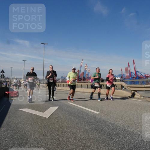 03.10.2025 - Köhlbrandbrückenlauf Matties Gatica Varas http://msf.ph/oto/8993005 03.10.2025 12:45:26 Position 2  meine-sportfotos.de