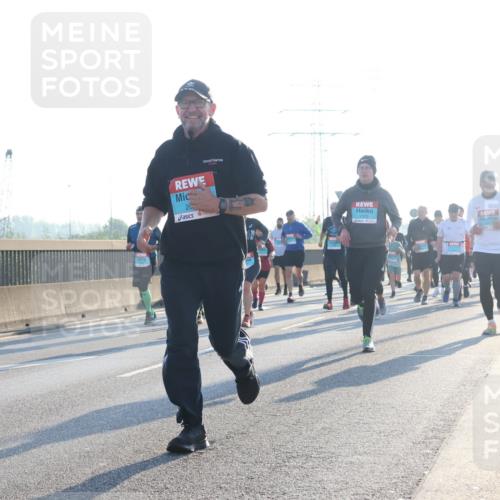 03.10.2025 - Köhlbrandbrückenlauf Luisa Fischer http://msf.ph/oto/8993006 03.10.2025 10:18:54 Position 3 1905, 20, 2323, 1 meine-sportfotos.de
