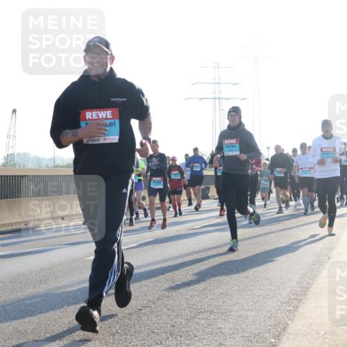 03.10.2025 - Köhlbrandbrückenlauf Luisa Fischer http://msf.ph/oto/8993012 03.10.2025 10:18:55 Position 3 1 meine-sportfotos.de
