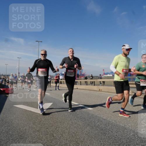 03.10.2025 - Köhlbrandbrückenlauf Matties Gatica Varas http://msf.ph/oto/8993018 03.10.2025 12:45:27 Position 2 6116 meine-sportfotos.de