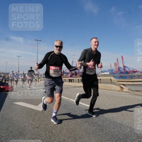 03.10.2025 - Köhlbrandbrückenlauf Matties Gatica Varas http://msf.ph/oto/8993022 03.10.2025 12:45:28 Position 2 6116, 5890 meine-sportfotos.de