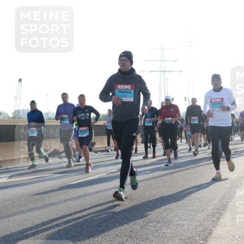 03.10.2025 - Köhlbrandbrückenlauf Luisa Fischer http://msf.ph/oto/8993023 03.10.2025 10:18:56 Position 3 2323, 1947, 1 meine-sportfotos.de