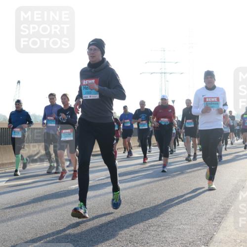 03.10.2025 - Köhlbrandbrückenlauf Luisa Fischer http://msf.ph/oto/8993025 03.10.2025 10:18:56 Position 3 2323, 947, 1 meine-sportfotos.de