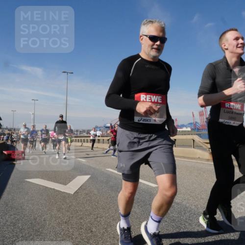 03.10.2025 - Köhlbrandbrückenlauf Matties Gatica Varas http://msf.ph/oto/8993028 03.10.2025 12:45:28 Position 2 5890 meine-sportfotos.de