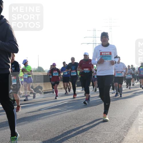 03.10.2025 - Köhlbrandbrückenlauf Luisa Fischer http://msf.ph/oto/8993029 03.10.2025 10:18:57 Position 3 2323, 1947, 1 meine-sportfotos.de
