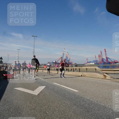03.10.2025 - Köhlbrandbrückenlauf Matties Gatica Varas http://msf.ph/oto/8993031 03.10.2025 12:45:29 Position 2  meine-sportfotos.de