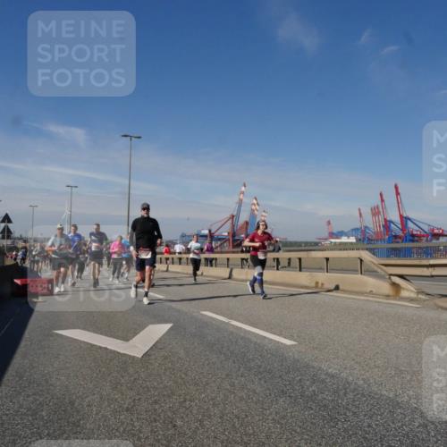 03.10.2025 - Köhlbrandbrückenlauf Matties Gatica Varas http://msf.ph/oto/8993035 03.10.2025 12:45:29 Position 2  meine-sportfotos.de