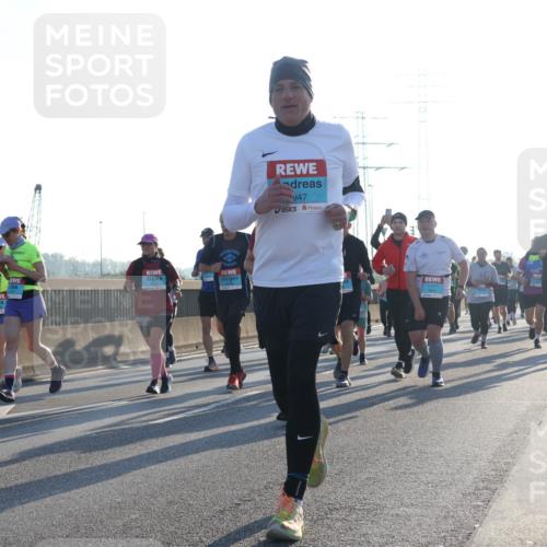 03.10.2025 - Köhlbrandbrückenlauf Luisa Fischer http://msf.ph/oto/8993036 03.10.2025 10:18:57 Position 3 1771, 947, 1 meine-sportfotos.de