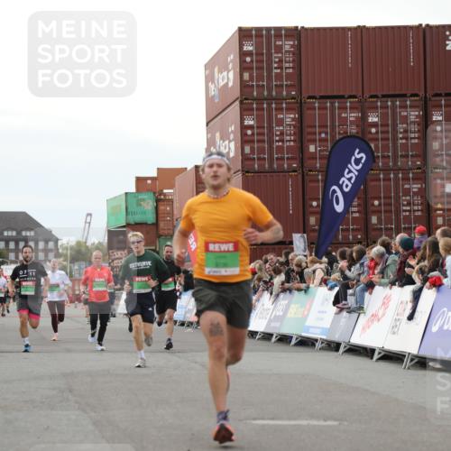 03.10.2025 - Köhlbrandbrückenlauf Yannick Fuchs http://msf.ph/oto/8993038 03.10.2025 16:03:49 Ziel 7409, 7811, 7862, 8980, 8981, 9405, 9473, 9672, 9730, 9746 meine-sportfotos.de