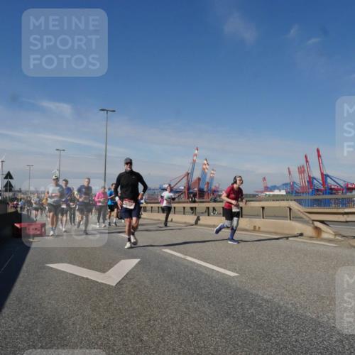 03.10.2025 - Köhlbrandbrückenlauf Matties Gatica Varas http://msf.ph/oto/8993039 03.10.2025 12:45:30 Position 2  meine-sportfotos.de