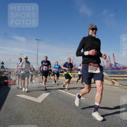 03.10.2025 - Köhlbrandbrückenlauf Matties Gatica Varas http://msf.ph/oto/8993054 03.10.2025 12:45:31 Position 2 6779 meine-sportfotos.de