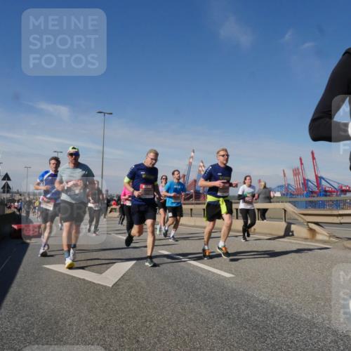 03.10.2025 - Köhlbrandbrückenlauf Matties Gatica Varas http://msf.ph/oto/8993056 03.10.2025 12:45:32 Position 2  meine-sportfotos.de
