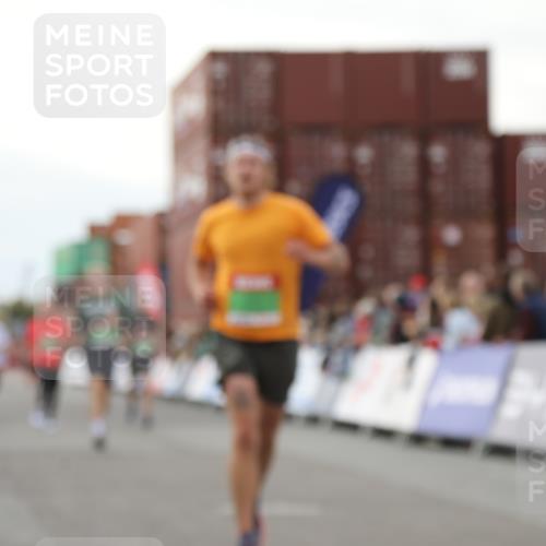 03.10.2025 - Köhlbrandbrückenlauf Yannick Fuchs http://msf.ph/oto/8993057 03.10.2025 16:03:50 Ziel 7409, 7811, 7862, 9405, 9473, 9672, 9730, 9746 meine-sportfotos.de