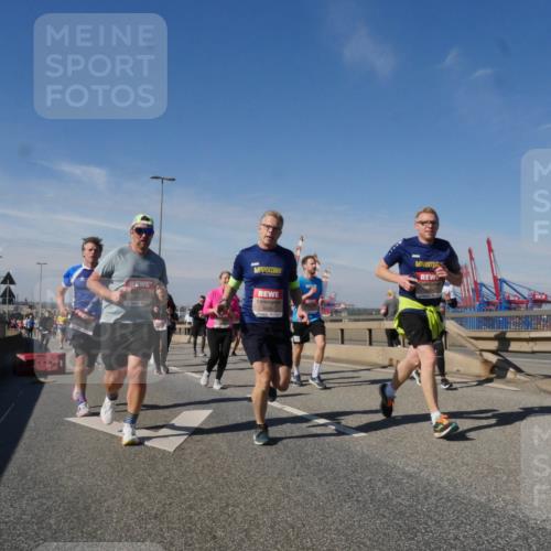 03.10.2025 - Köhlbrandbrückenlauf Matties Gatica Varas http://msf.ph/oto/8993062 03.10.2025 12:45:32 Position 2 6685 meine-sportfotos.de