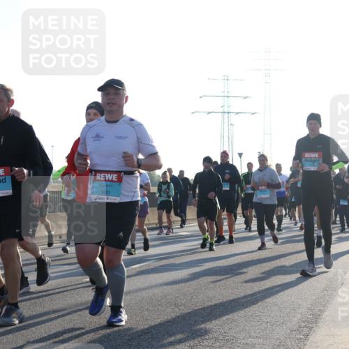 03.10.2025 - Köhlbrandbrückenlauf Luisa Fischer http://msf.ph/oto/8993063 03.10.2025 10:19:00 Position 3 1786, 3815, 1192, 1 meine-sportfotos.de