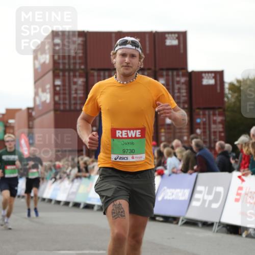 03.10.2025 - Köhlbrandbrückenlauf Yannick Fuchs http://msf.ph/oto/8993065 03.10.2025 16:03:51 Ziel 7811, 7862, 9405, 9473, 9672, 9730, 9746 meine-sportfotos.de