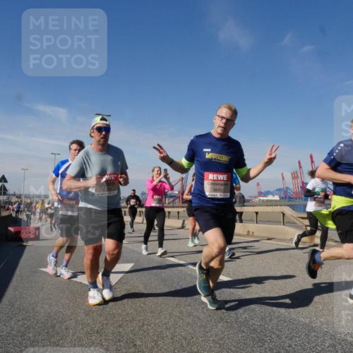 03.10.2025 - Köhlbrandbrückenlauf Matties Gatica Varas http://msf.ph/oto/8993067 03.10.2025 12:45:33 Position 2 6685 meine-sportfotos.de