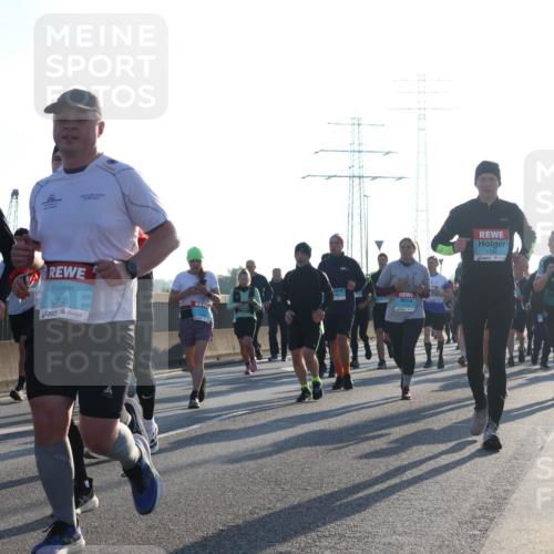 03.10.2025 - Köhlbrandbrückenlauf Luisa Fischer http://msf.ph/oto/8993068 03.10.2025 10:19:00 Position 3 86, 1848, 3815, 1192, 1 meine-sportfotos.de