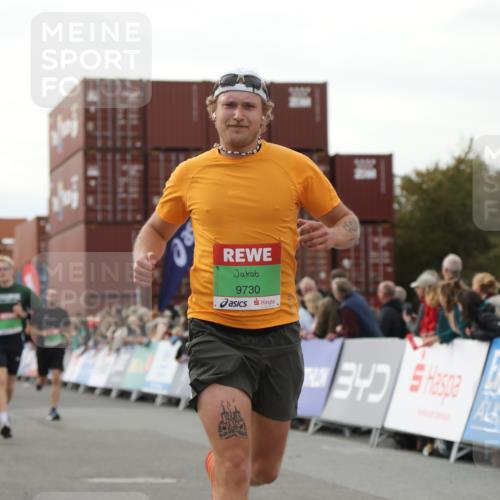 03.10.2025 - Köhlbrandbrückenlauf Yannick Fuchs http://msf.ph/oto/8993071 03.10.2025 16:03:51 Ziel 7811, 7862, 9405, 9473, 9672, 9730, 9746 meine-sportfotos.de