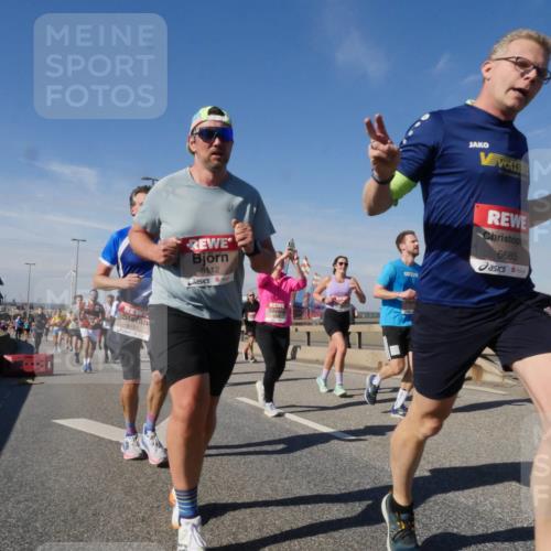 03.10.2025 - Köhlbrandbrückenlauf Matties Gatica Varas http://msf.ph/oto/8993073 03.10.2025 12:45:33 Position 2 4191, 6112, 6685 meine-sportfotos.de