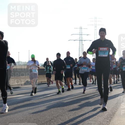 03.10.2025 - Köhlbrandbrückenlauf Luisa Fischer http://msf.ph/oto/8993074 03.10.2025 10:19:01 Position 3 6, 3321, 1192, 1 meine-sportfotos.de