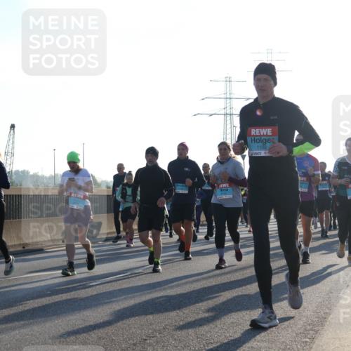 03.10.2025 - Köhlbrandbrückenlauf Luisa Fischer http://msf.ph/oto/8993076 03.10.2025 10:19:01 Position 3 3321, 1417, 1192, 2, 1 meine-sportfotos.de