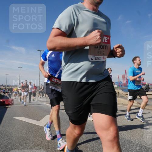 03.10.2025 - Köhlbrandbrückenlauf Matties Gatica Varas http://msf.ph/oto/8993077 03.10.2025 12:45:34 Position 2 4191, 6112, 18 meine-sportfotos.de